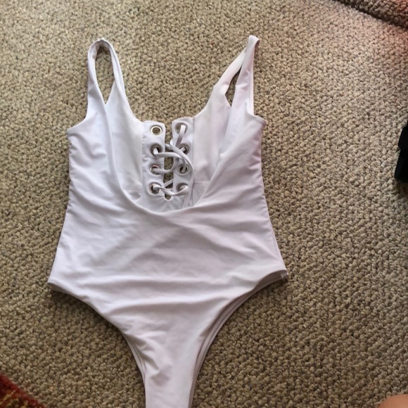 White Full Piece, worn once - Picture 2 of 2